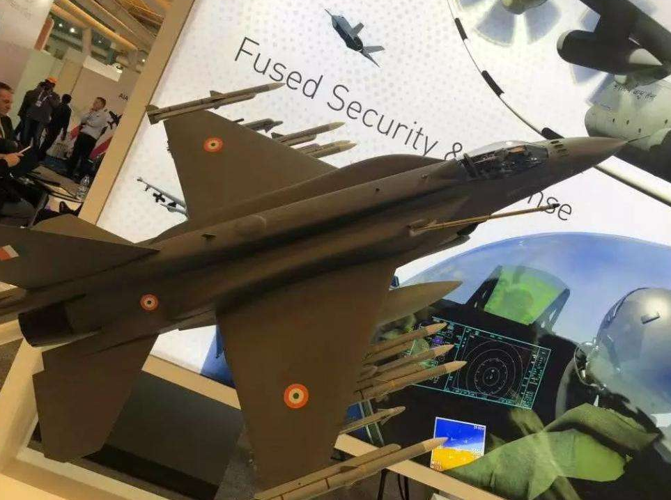 危险邻居向美展开怀抱，450架战机已对准亚洲，