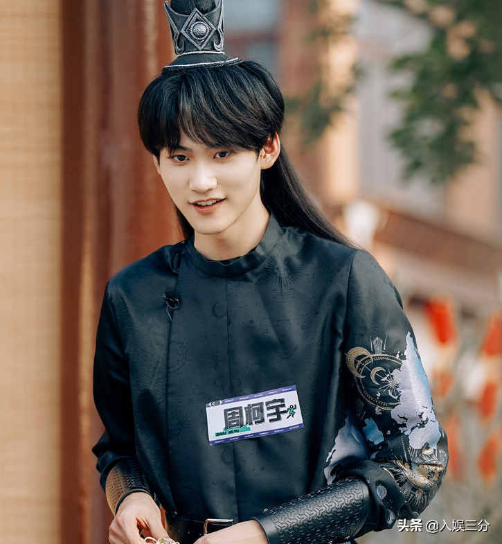 Achieve ancient costume of Cos of 4 student collective, liu Yu is reductive degree tall, I am encircled by modelling of Mi Kaguo king however pink