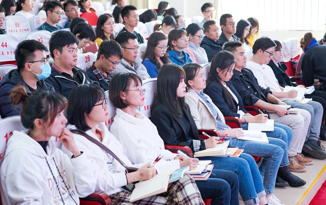 诱思探究 助力教学新发展——张熊飞教授作诱思探究教学理论报告