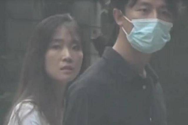 黄轩官宣恋情！被拍立马承认有担当，神秘女友长相清秀
