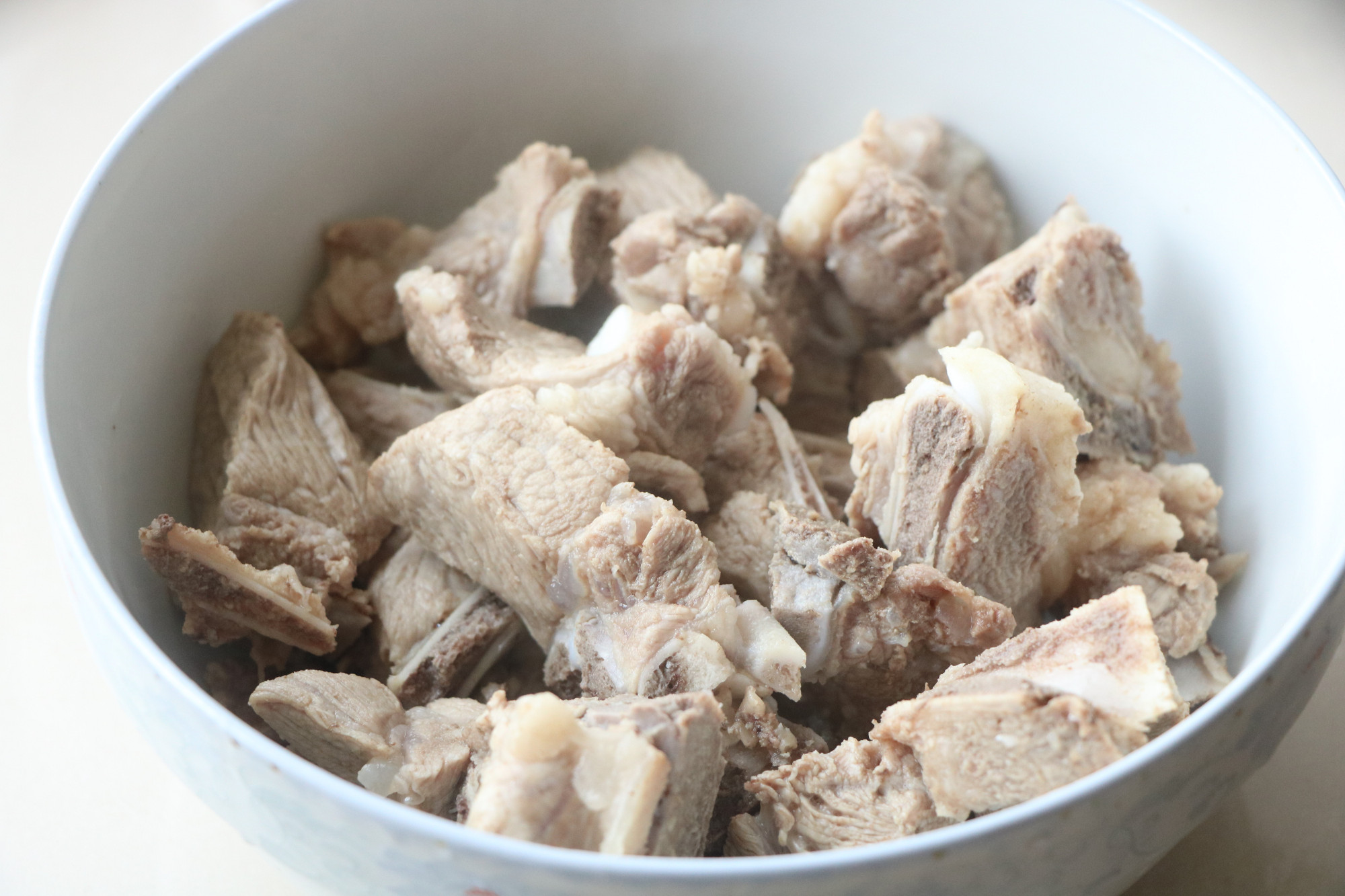 天氣轉涼，燉上這樣一道湯水，暖心暖胃好營養，老人孩子超愛喝