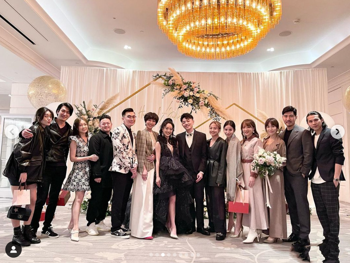 黑涩会美眉举行婚礼，7名成员齐聚当伴娘，这也