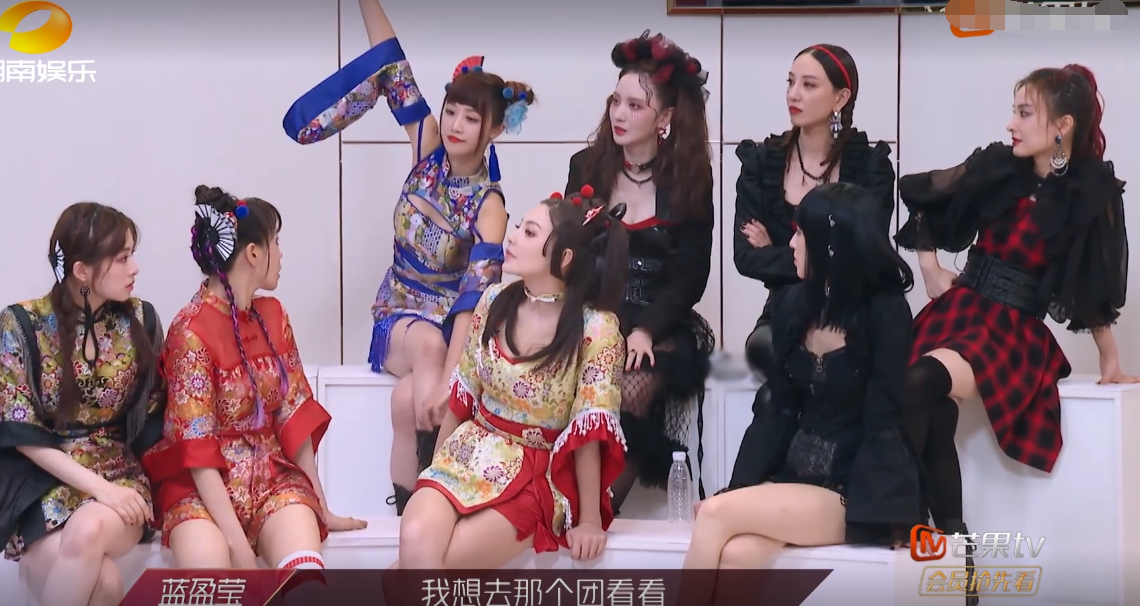 当蓝盈莹选择了宁静，姐姐们的表情说明一切，她的人缘再也藏不住