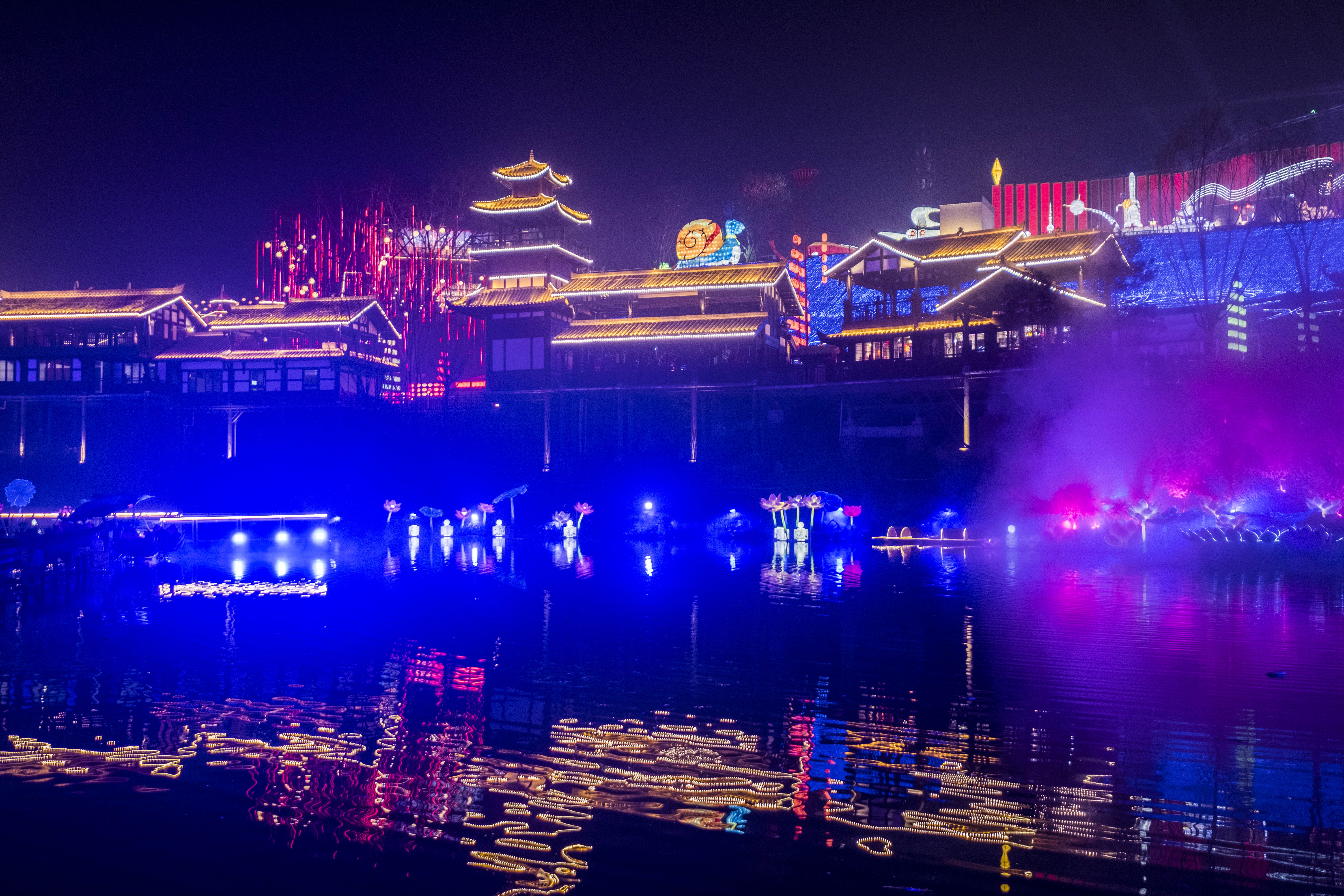 自贡旅游终于在这个春天因为灯会火了