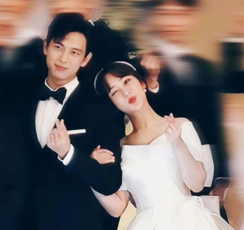童颜夫妇“世纪婚礼”来袭，杨紫婚纱美上热搜