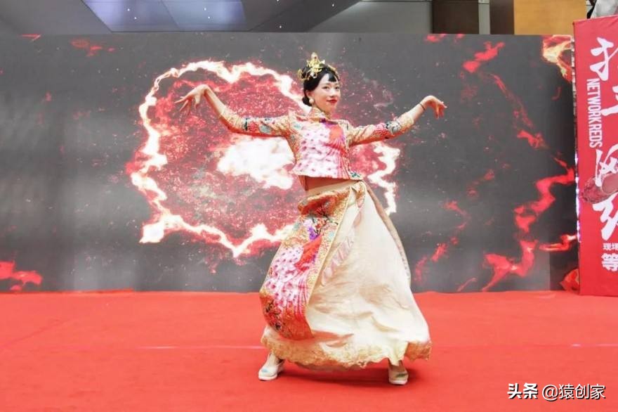 “火锅一姐”张辉映——当网红的巨大红利与既