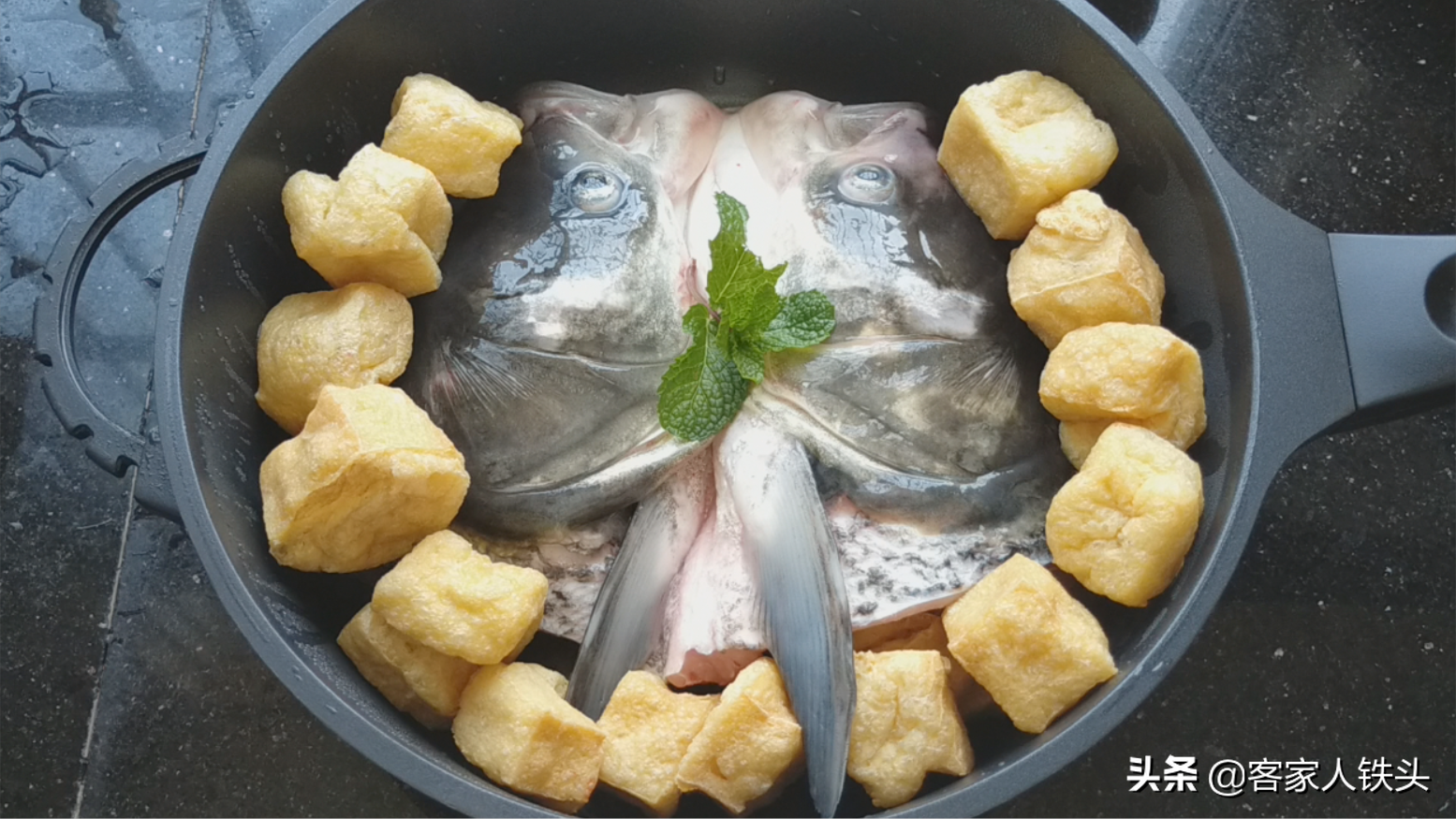油豆腐加1個魚頭，這做法我家一個月吃3次，營養好吃又開胃下飯