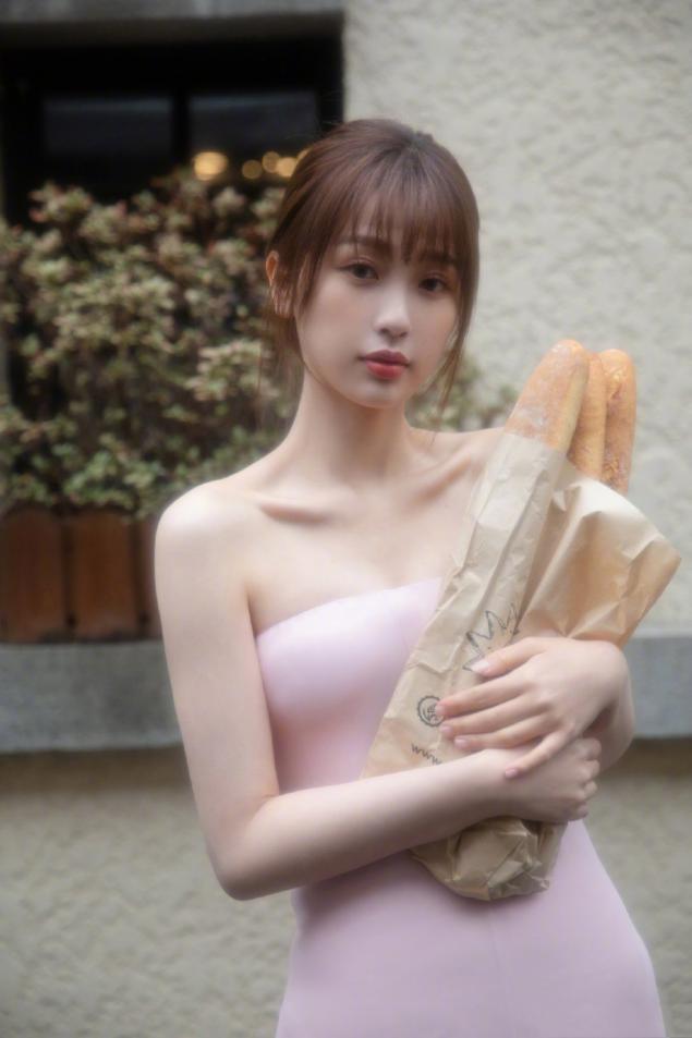 丸子头已经不流行了，今年这几种发型是真火，简单大方显脸小
