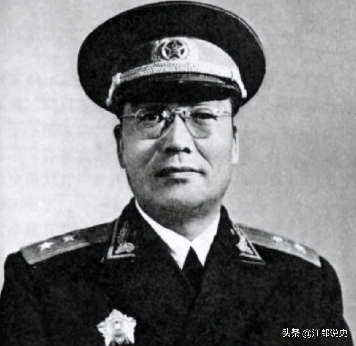 韩练成：1950年才入党，为何还能授中将？朱德：为党立了大功