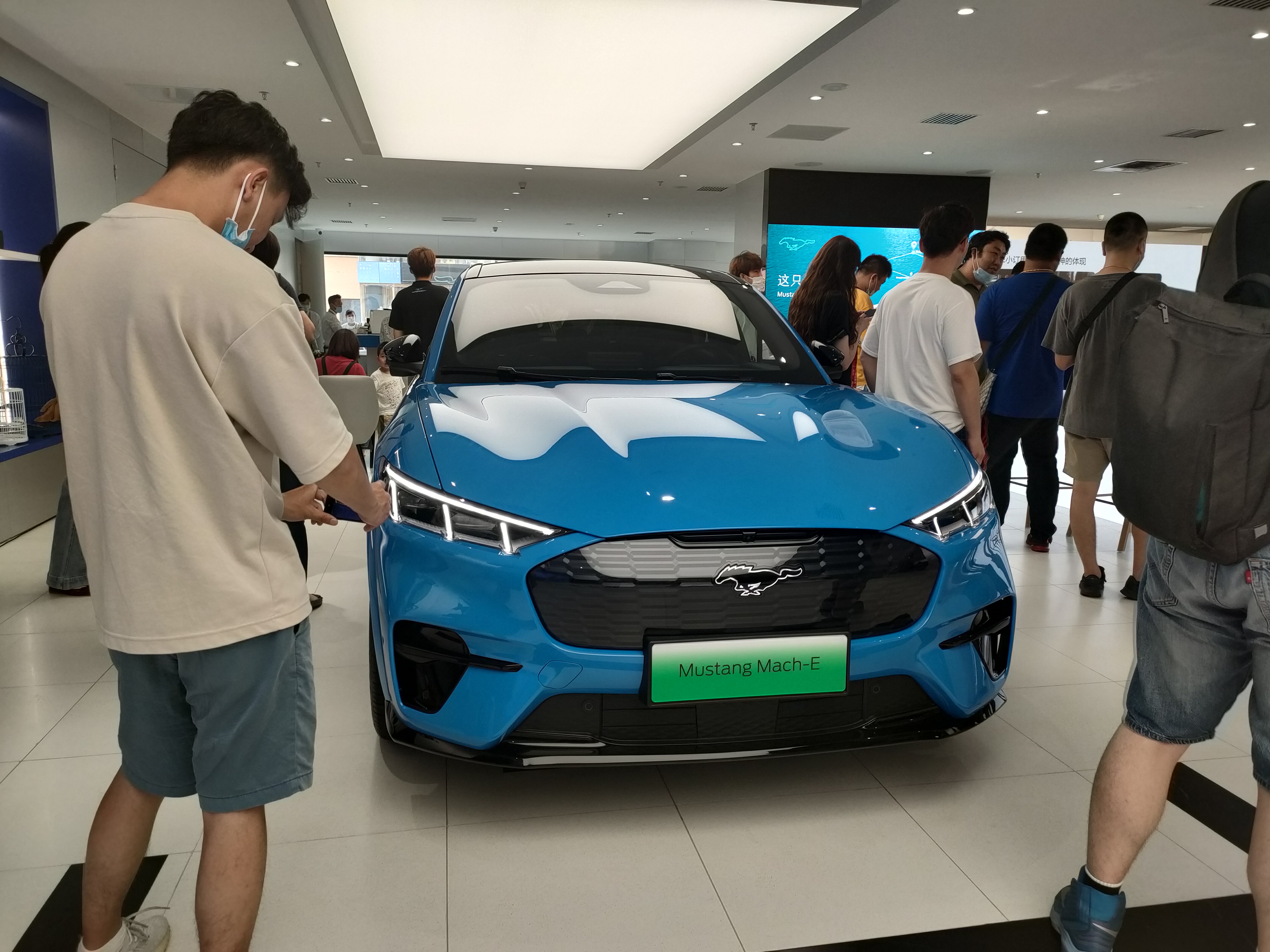 福特Mustang Mach-E发布长续航后驱SE版车型，并推出系列车主权益