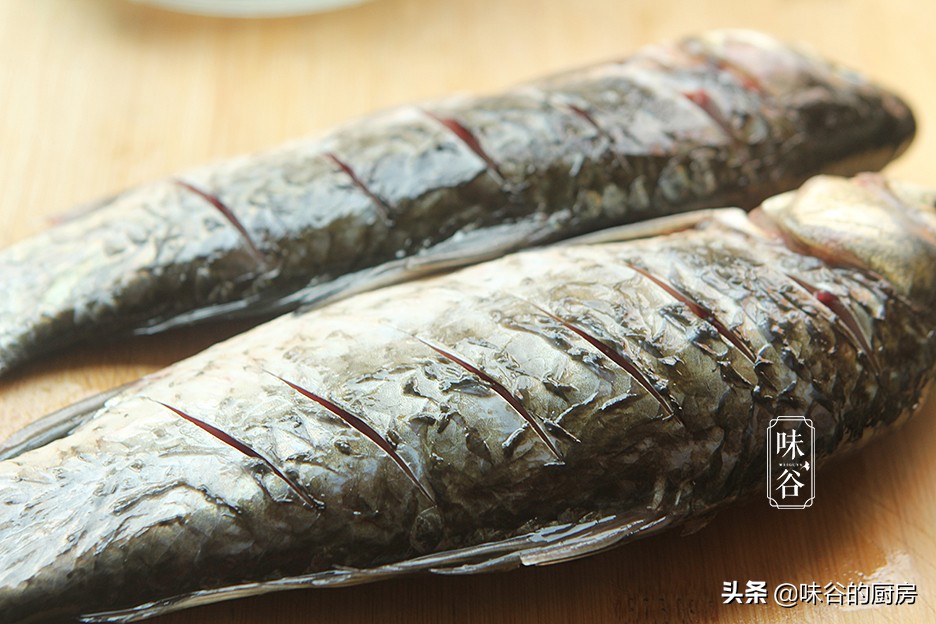 無論燉什麼魚，牢記住這2點，煮出的魚湯又濃又白，還沒腥味