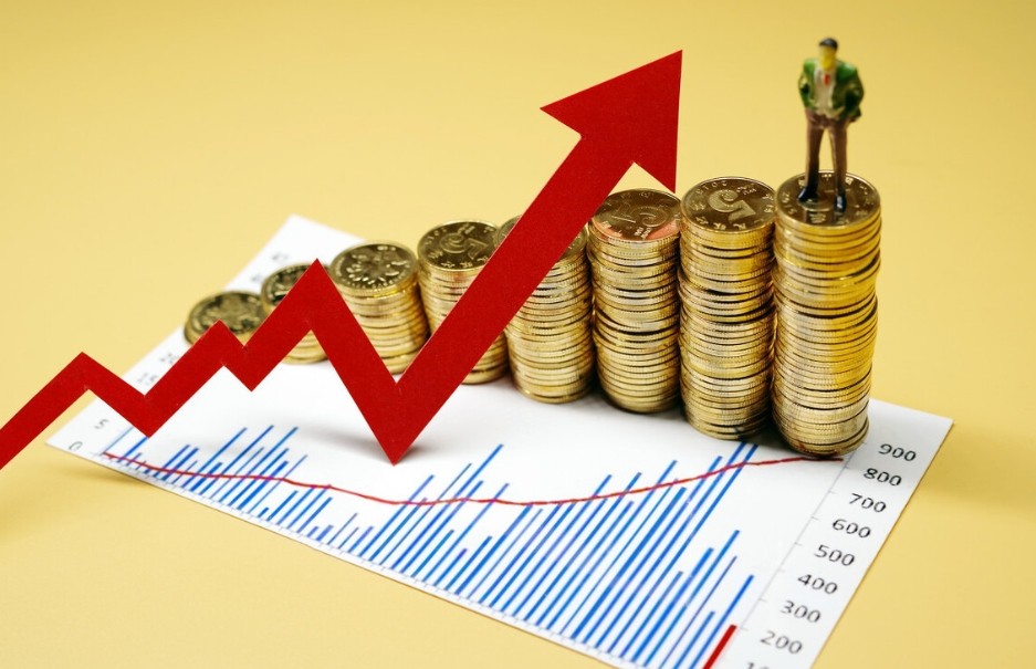 应届毕业生起薪到底有多少？哪个行业赚钱最多？