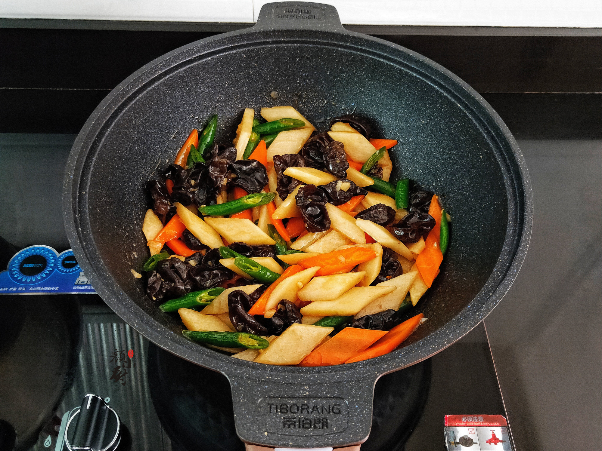 Fungus and it are a natural match. Make more for your family. Simply stir-fry, it’s more nutritious than meat.