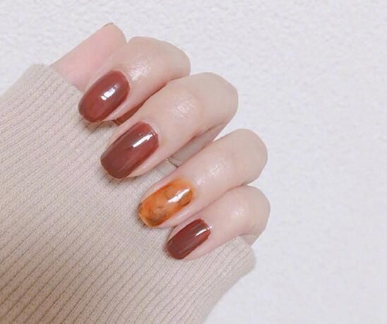 2020年最火的美甲色搭配方案，简单干净显手白，