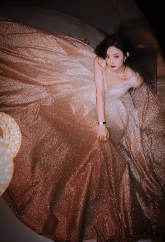 星光红毯女星“暗战”开演，杨幂赵丽颖均被粉