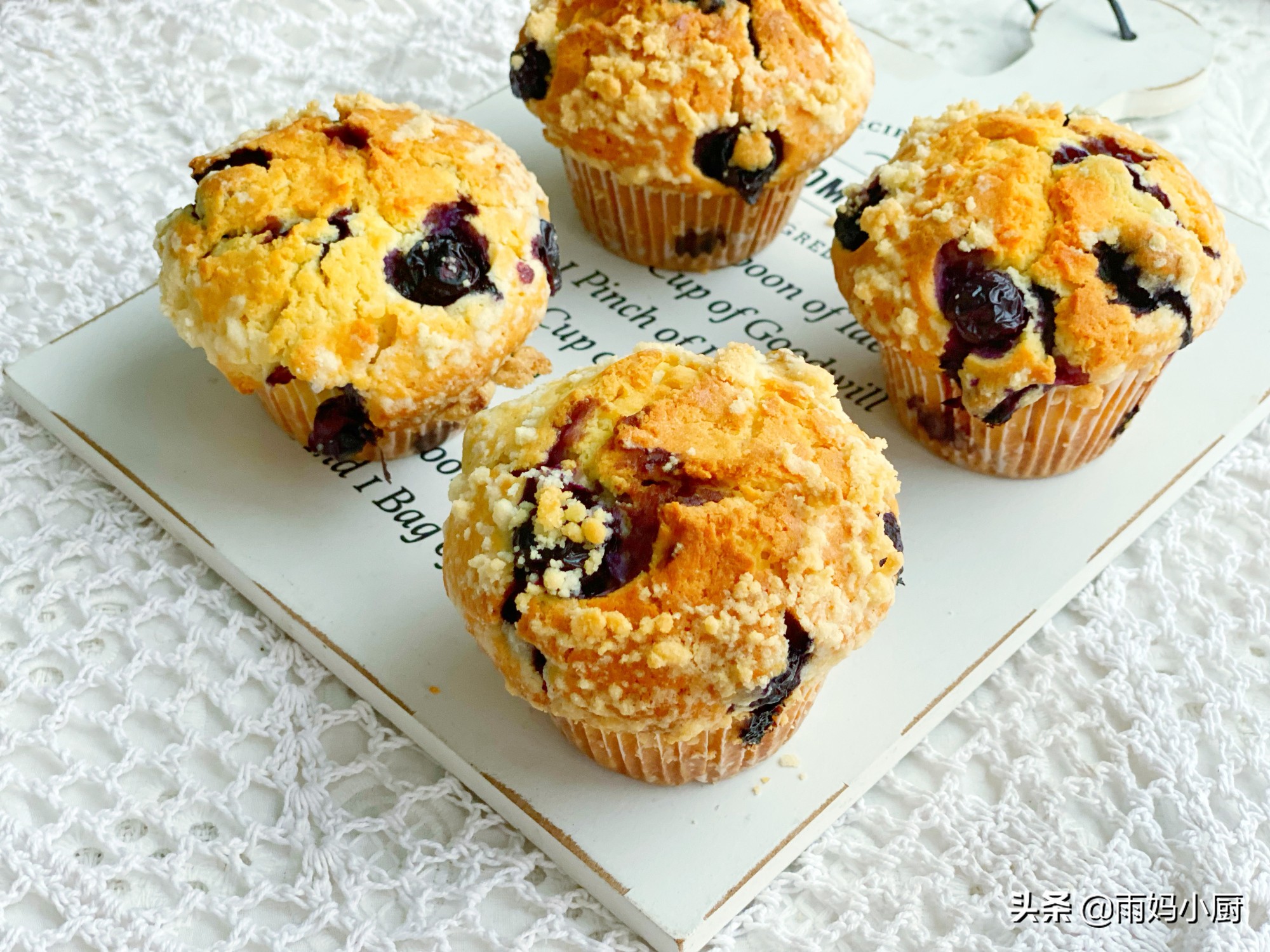 10分钟搞定，爆浆蓝莓麦芬蛋糕，外酥里软又美味，秒杀蛋糕店