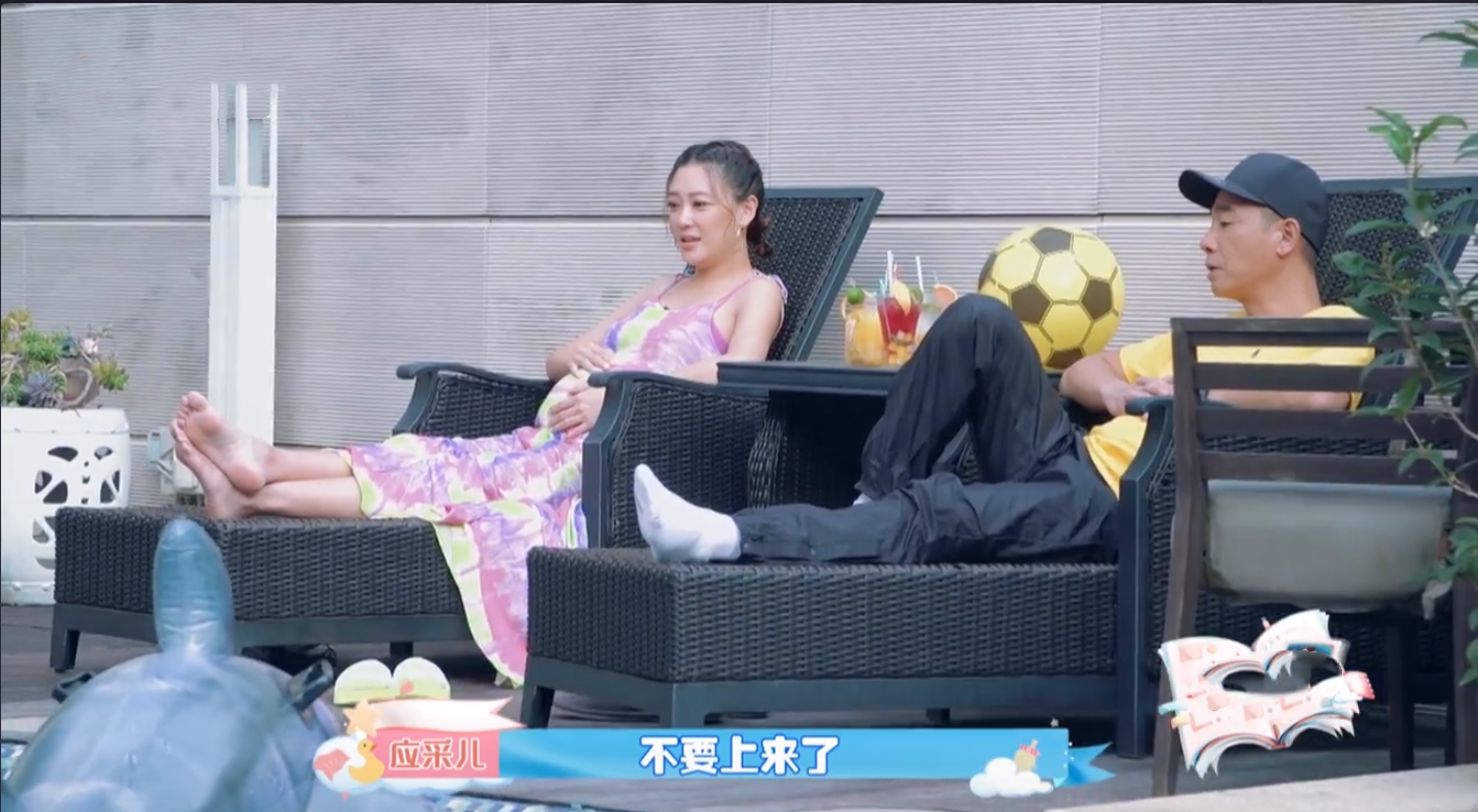 陳小春應采兒夫婦教育統一，小小春游泳冷到冒泡被要求陸地禁止