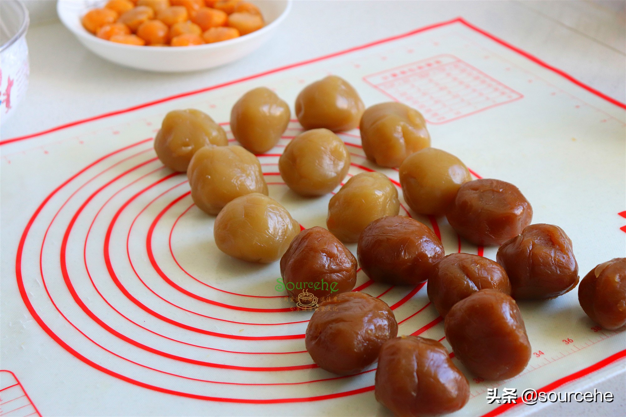 广式莲蓉蛋黄月饼，掌握3个技巧，色泽金黄，皮薄香润，回油快