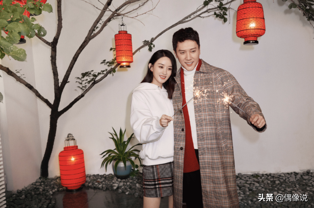 夫妻双人机场来了！冯绍峰等赵丽颖下车，夫妻