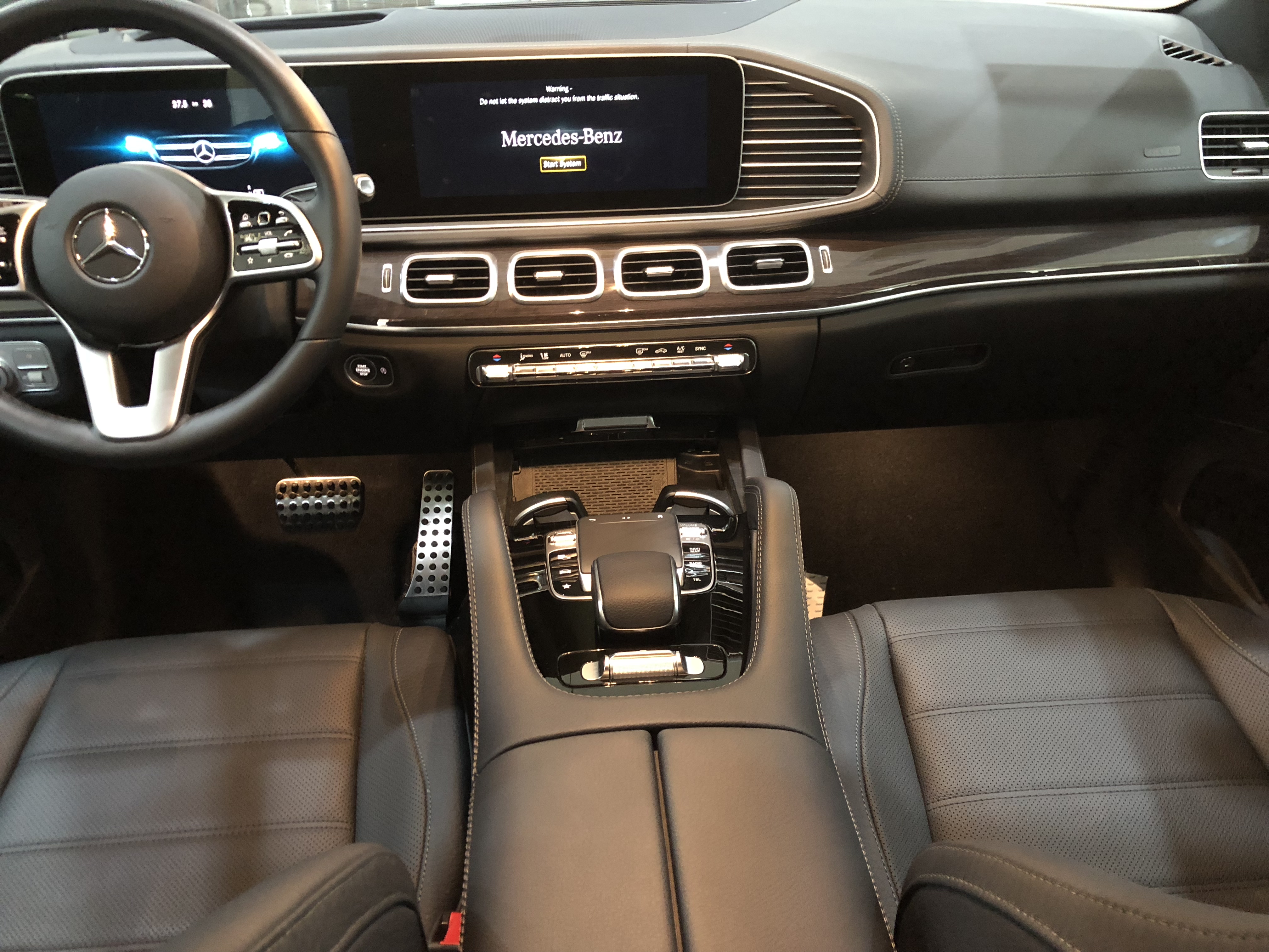 2020款奔驰gls450到货,看中控12.3英寸大屏,给个不喜欢的理由