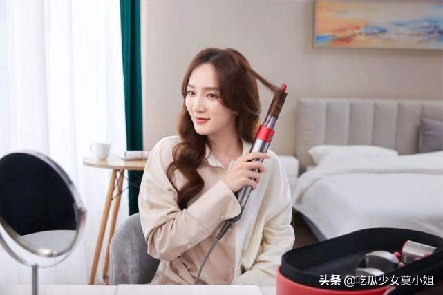 背锅|孟佳团队背锅承认抄袭，外国模特发文回应没有在第一时间联系