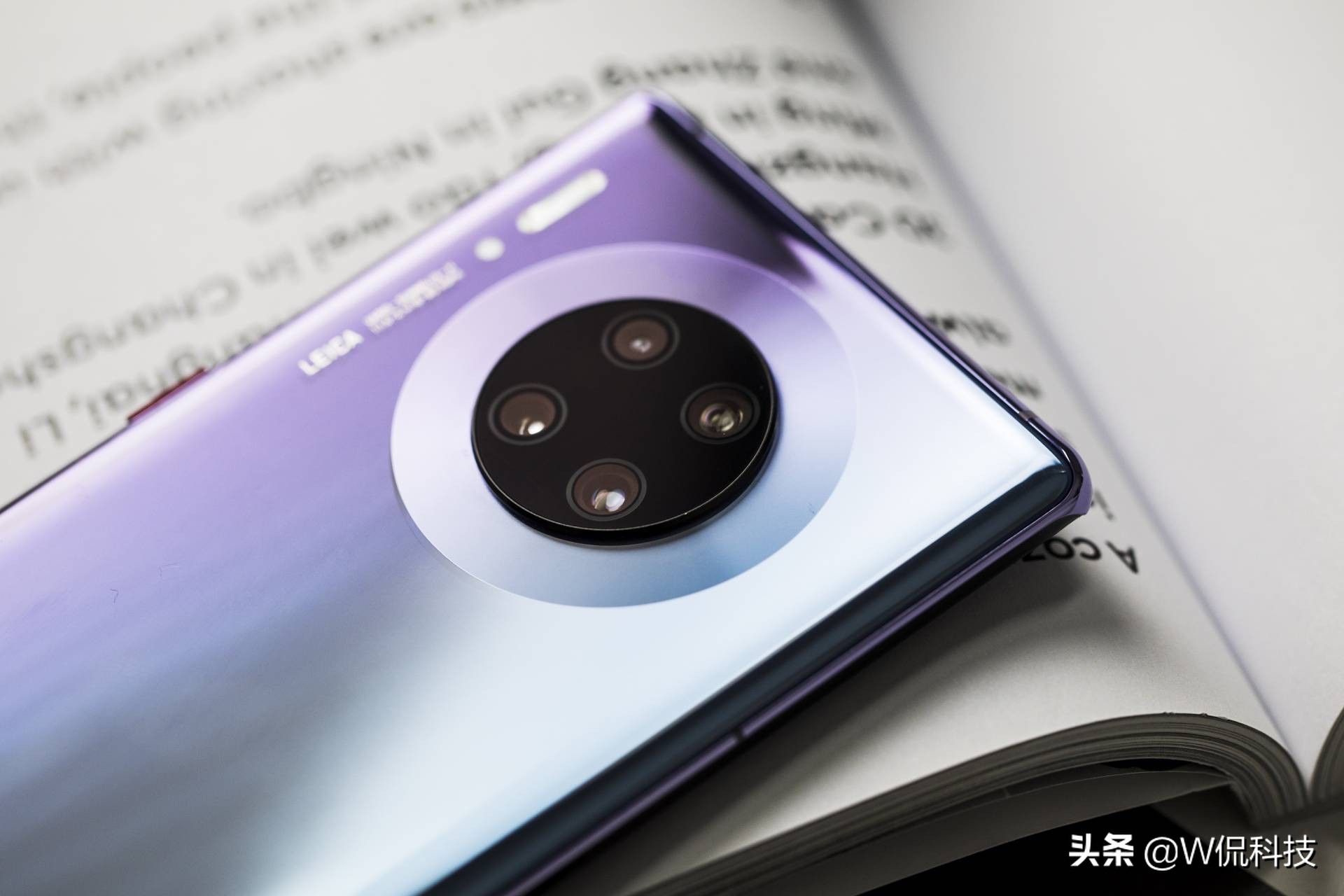 国产手机价格越来越高，降价却越来越快，为何iPhone能泰然处之？