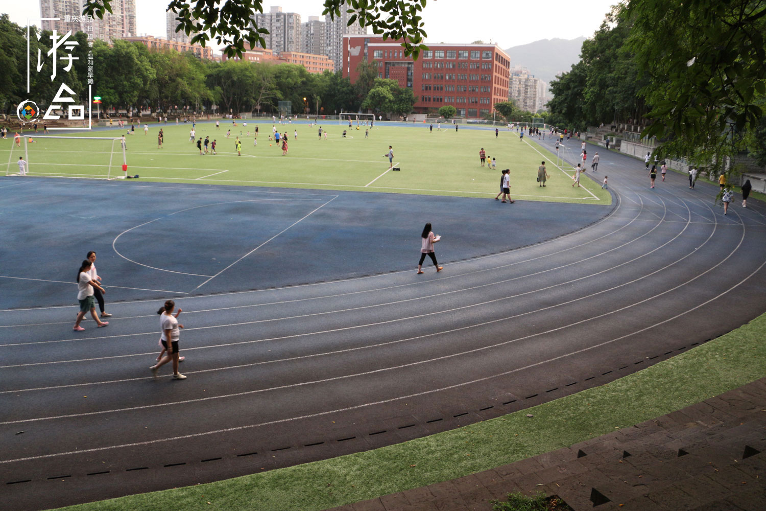 在重庆有多容易迷路？外地人进城逛街，一共看到8个解放碑