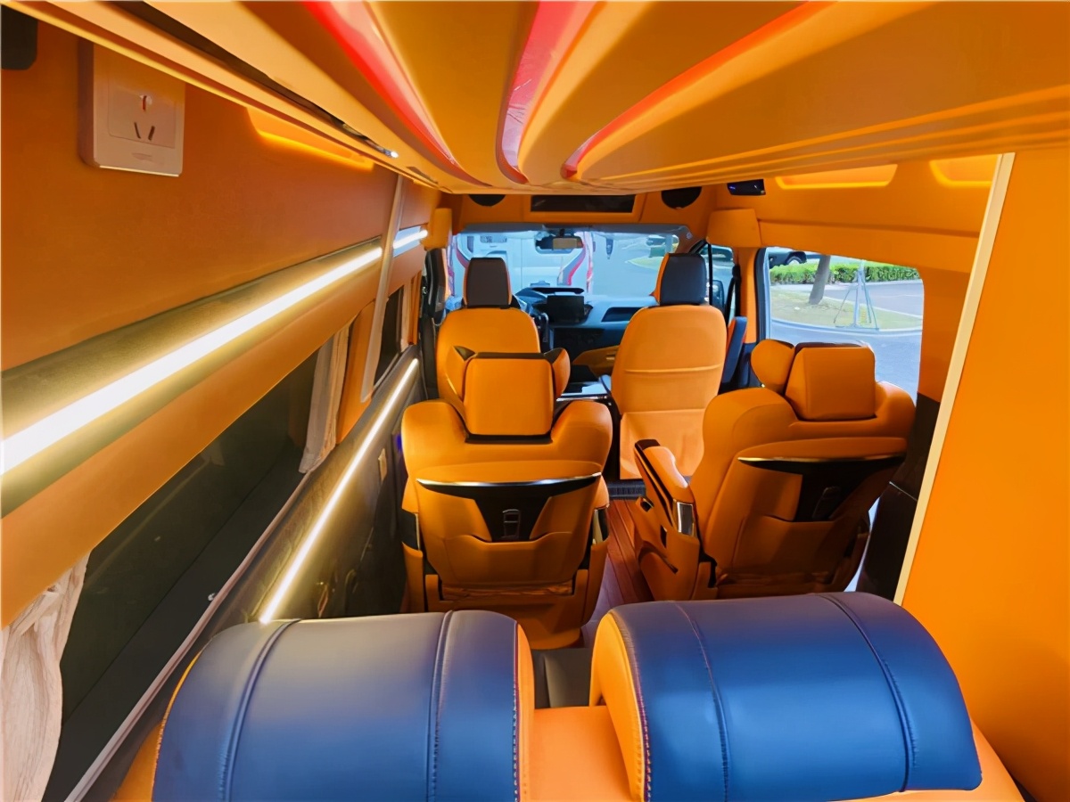最新推出福特全顺V362商旅车，气场不亚于任何一台明星保姆车