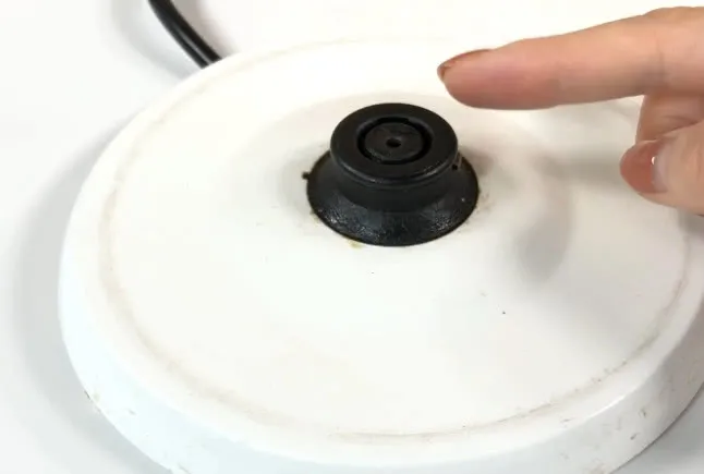 不管什么电热水壶，用牙签戳一戳，省电且热得快