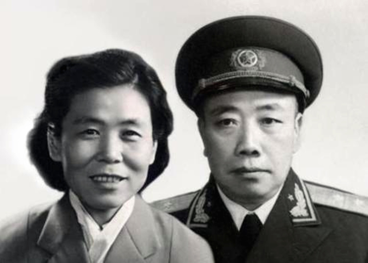 开国上将王建安逝世，为何骨灰不入八宝山，追悼会无一人出席？