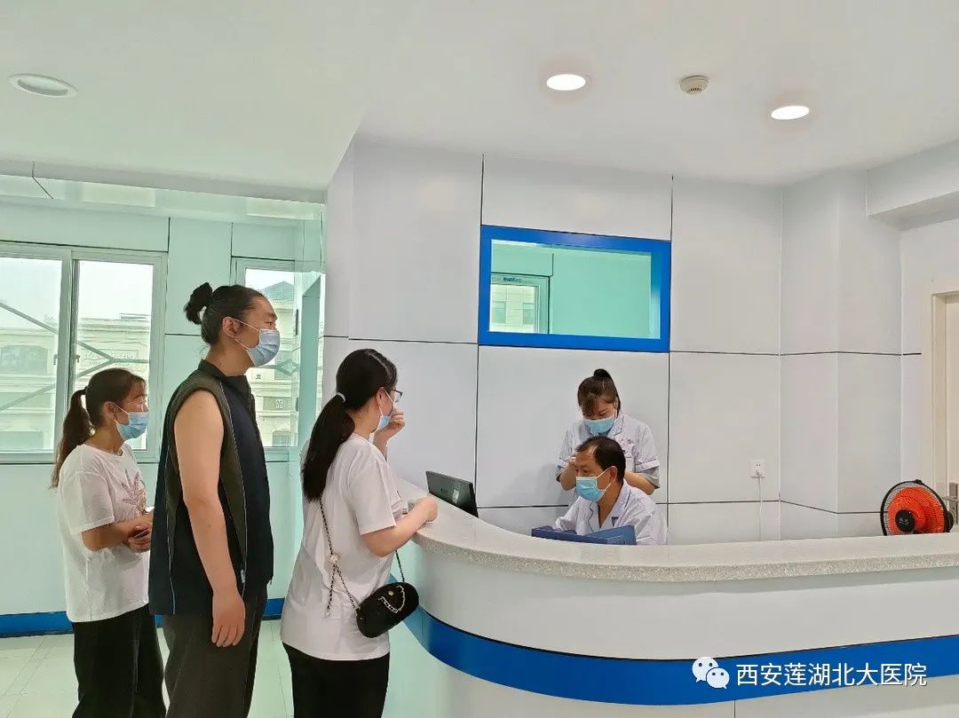 西安莲湖北大医院设立新冠疫苗临时接种点 全力推进疫苗接种