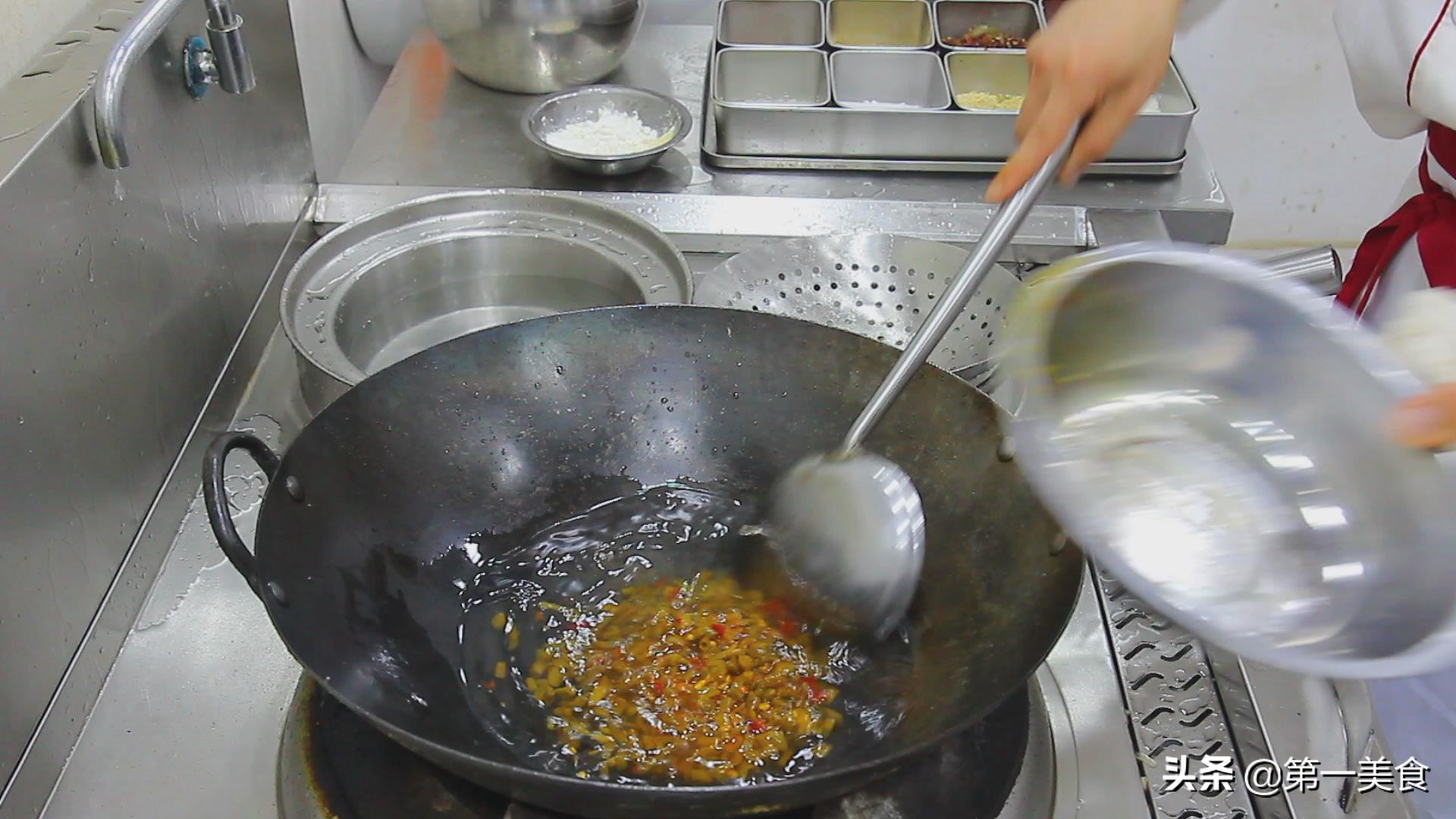 图片[8]-厨师长教你做“肉沫酸豆角” 酸辣爽口 食材简单 经济实惠-起舞食谱网