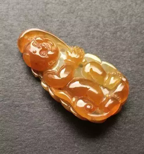 一块4色翡翠能卖300万?翡翠的颜色越多越值钱?千万别被骗了