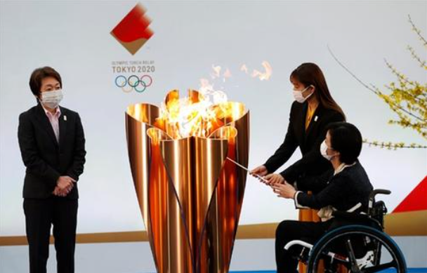 A bundle of light of dark end? Torch of Tokyo Olympic Games goes out for many times, holy fire delivers an accident ceaseless