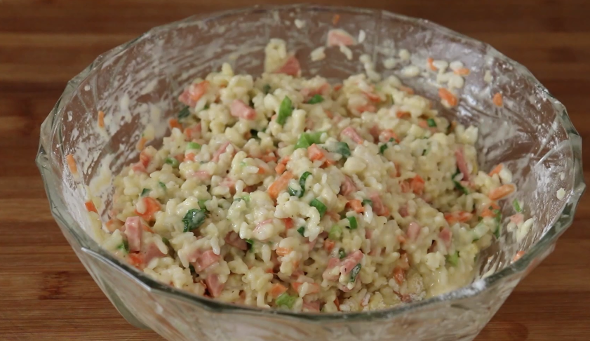 Don’t make egg fried rice with leftover rice. It’s simple to make, and both adults and children love it. It’s nutritious and greedy