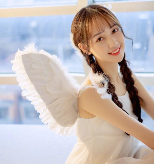 为什么“天使女孩”鹿依否认和吴亦凡交往？原因可能在吴亦凡身上