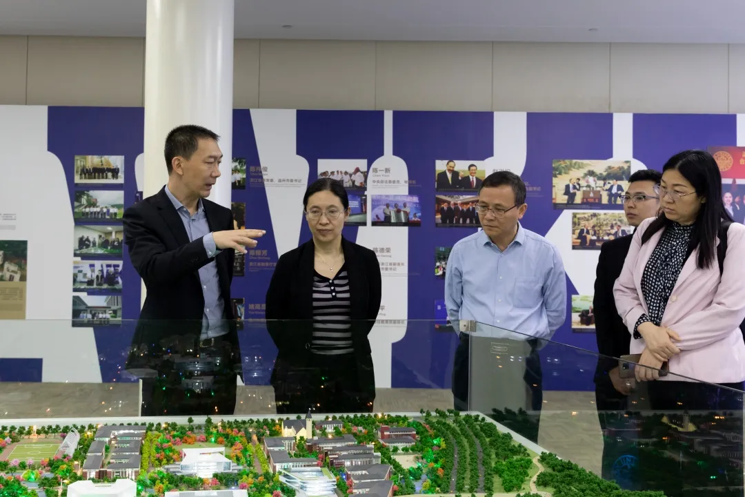 广州市教育局局长陈爽一行来访我校