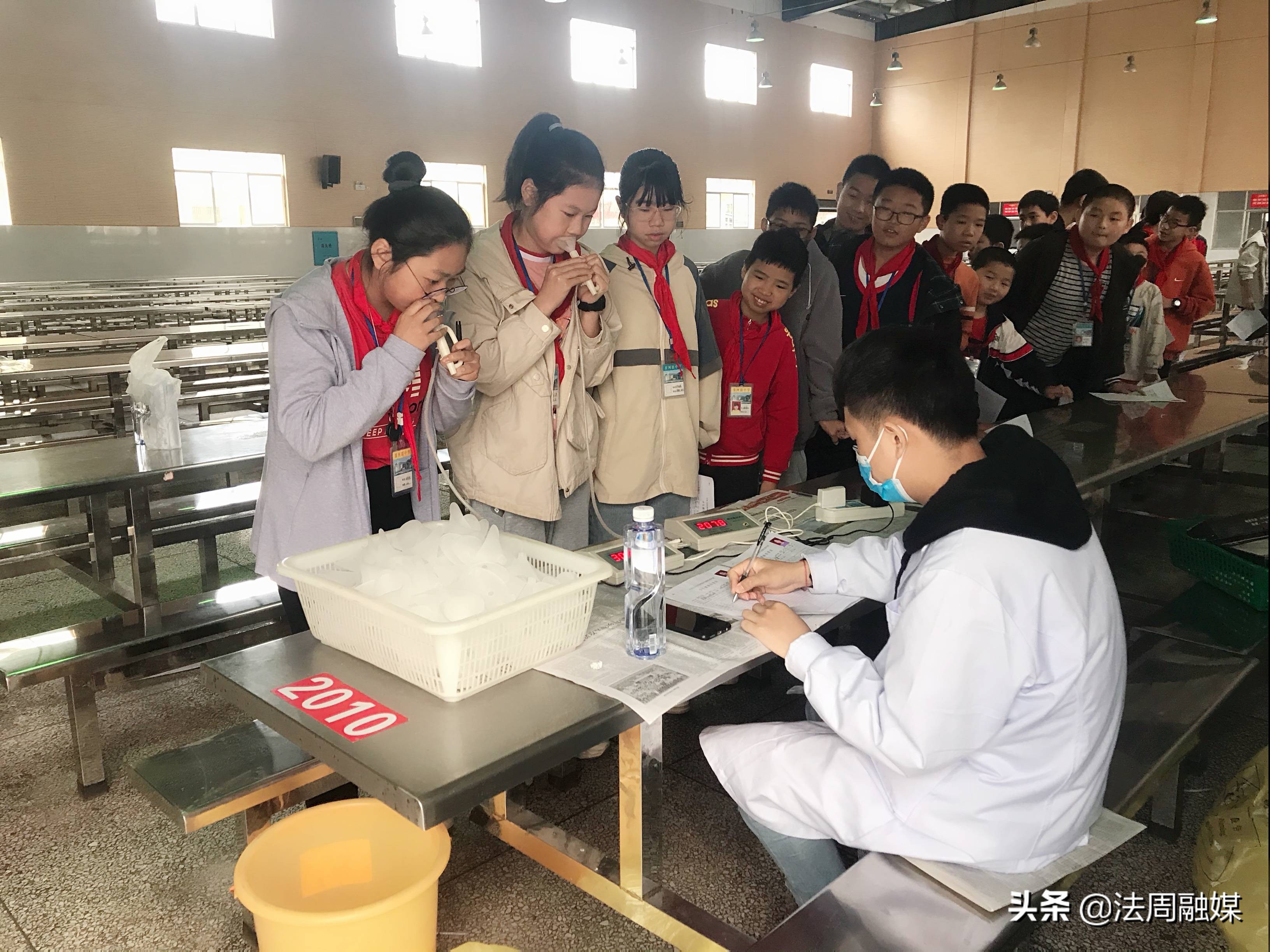 桃源縣漆河鎮(zhèn)中學(xué)呵護(hù)學(xué)生健康 共創(chuàng)平安校園(圖1)