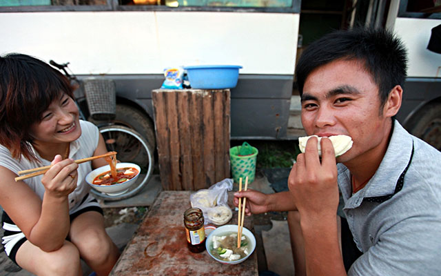 夫妻两人，一年工作存下10万，在我国属于什么水平？你能存多少