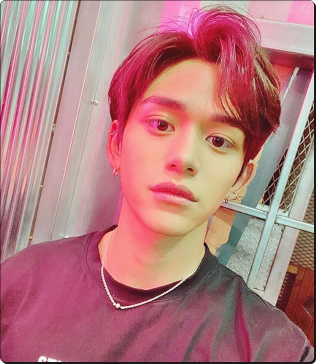 nct黄旭熙直播大翻车镜头露出烟盒后被指偶像失格