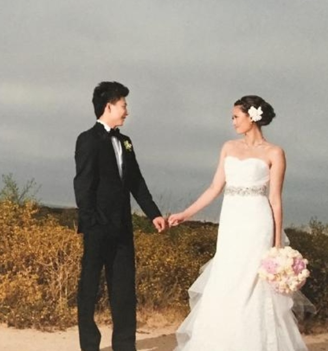 怀三胎？李小鹏小6岁娇妻罕晒近况，小腹隆起被疑怀孕