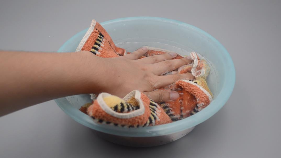 夏天开风扇，记得要在上面盖一条毛巾，知道的人还不多，涨知识了