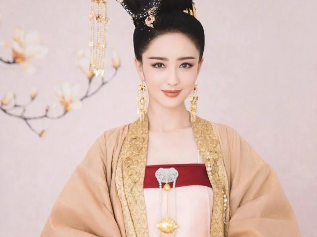 被前男友暴打、星途黯淡多年，“美强惨”女星