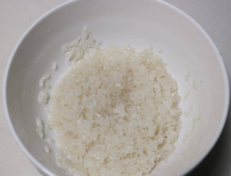 图片[3]-蒸米饭时别只会泡米多加3步米饭香味足软又亮颗粒分明-起舞食谱网