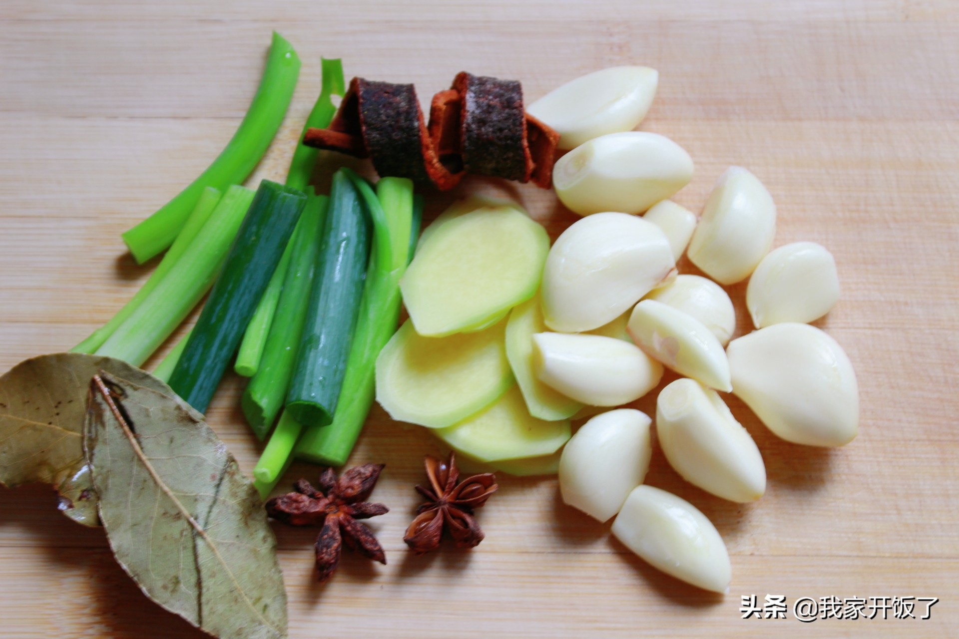 每到周末，老公点名要吃豆角红烧肉，肥而不腻又软糯，连扒3碗饭