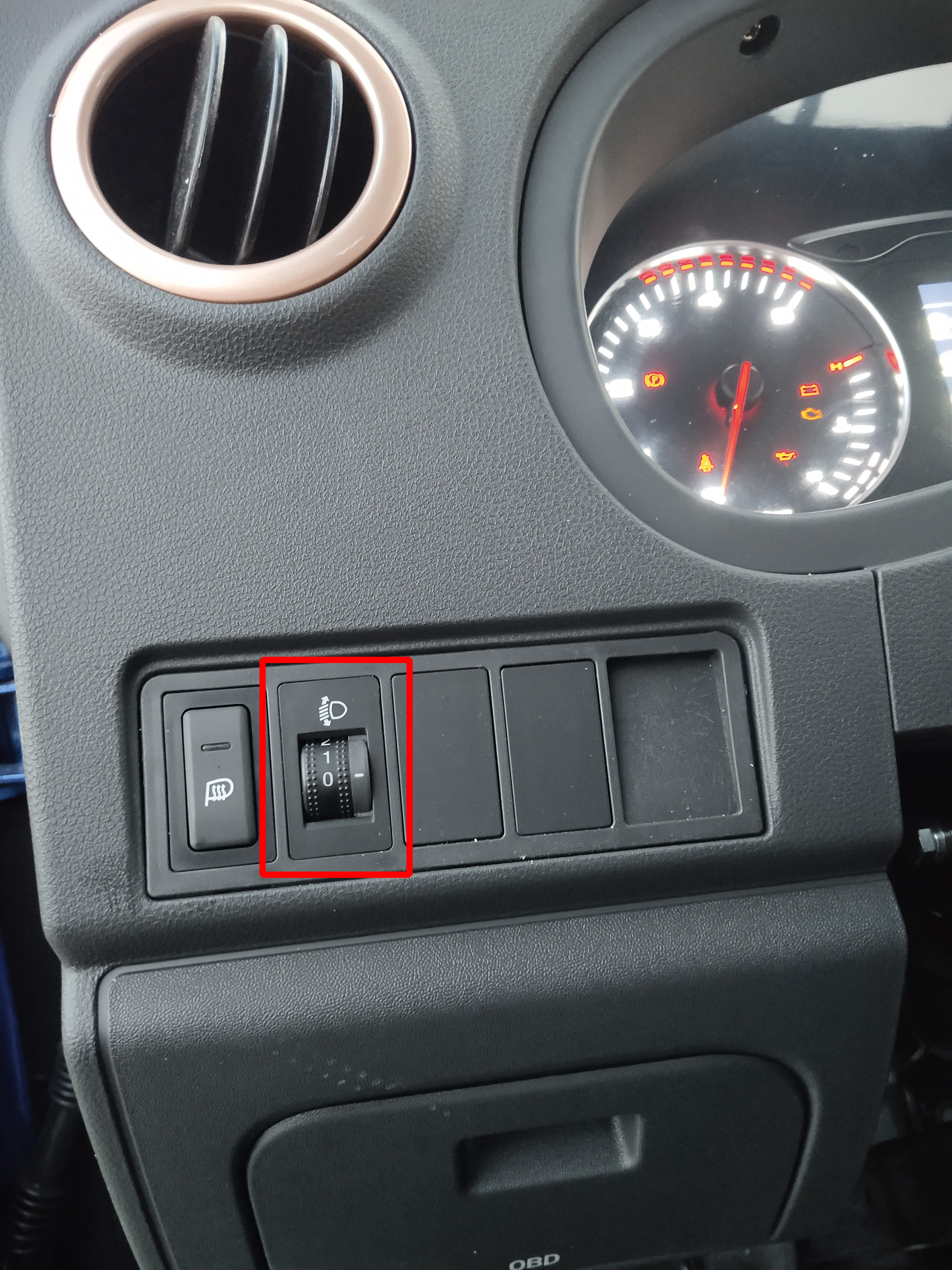 货车近光灯怎么调高低车灯调节标准宽度图