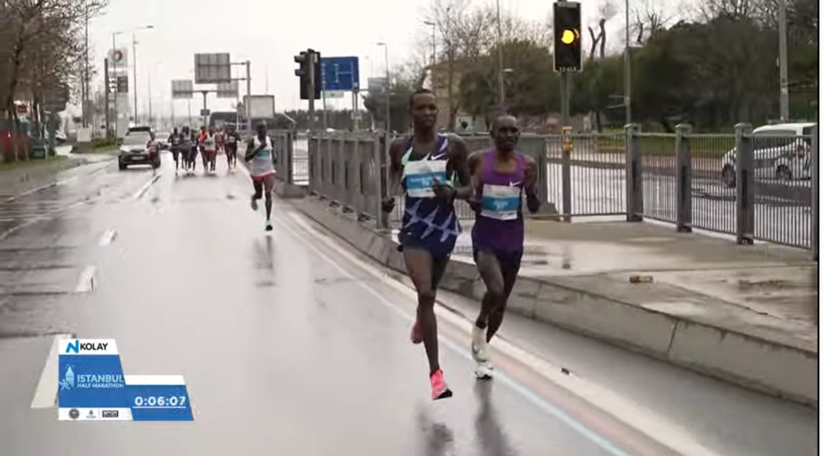 1:04:02, match fast 3 minutes of 02 seconds, woman record of half horse world is broken