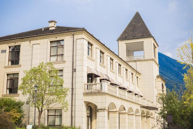 有哪些适合白领度假的地方？要安静、有山有湖、原生态的地方