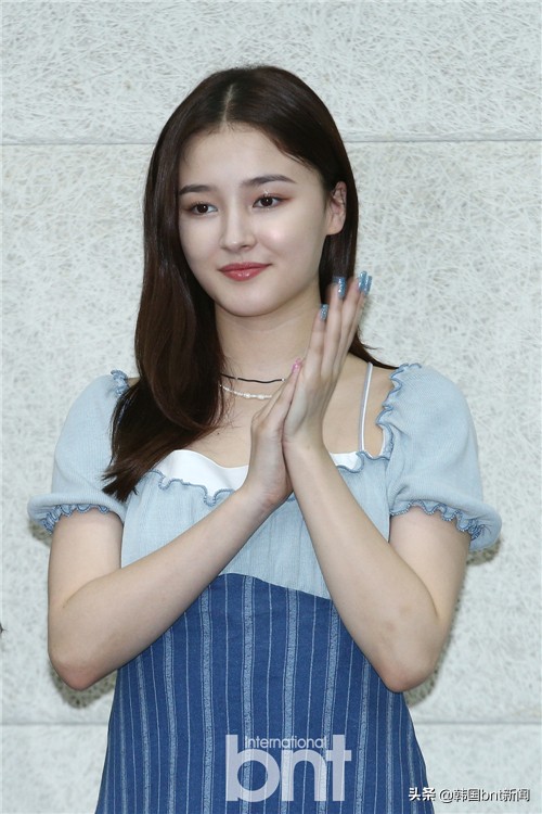 「bnt PHOTO」MOMOLAND为低收入家庭女性 捐赠1500套女