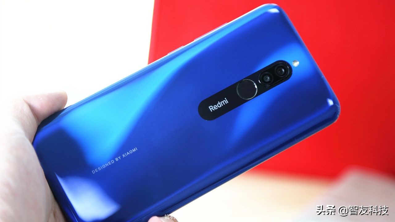 小米手机Redmi 8图赏：5000mAh超大型充电电池 18W快速充电髙速感受 699元起